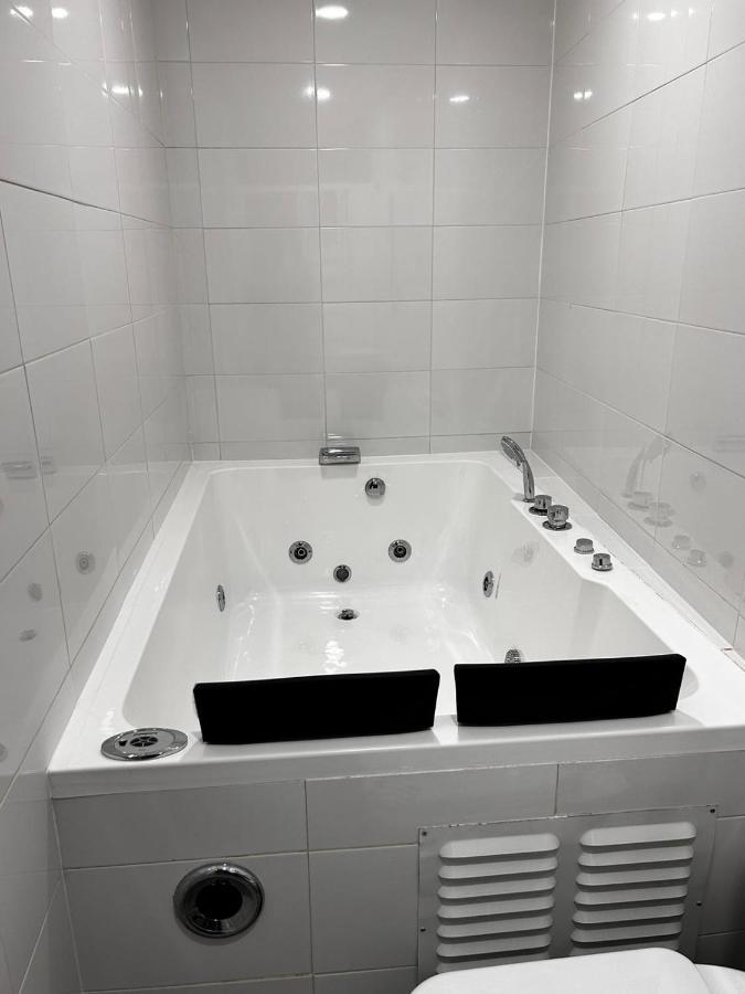 #2# Apartamento Jacuzzi Xl Sevilla Centro Luaran gambar